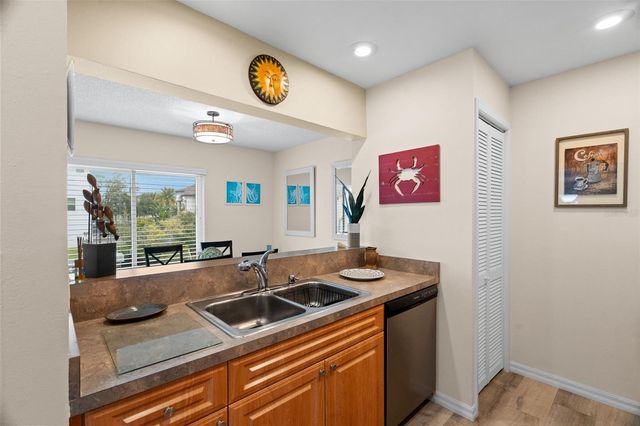 377 MOORINGS COVE DRIVE 9H, Tarpon Springs, FL 34689