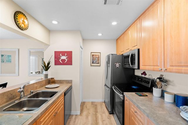 377 MOORINGS COVE DRIVE 9H, Tarpon Springs, FL 34689