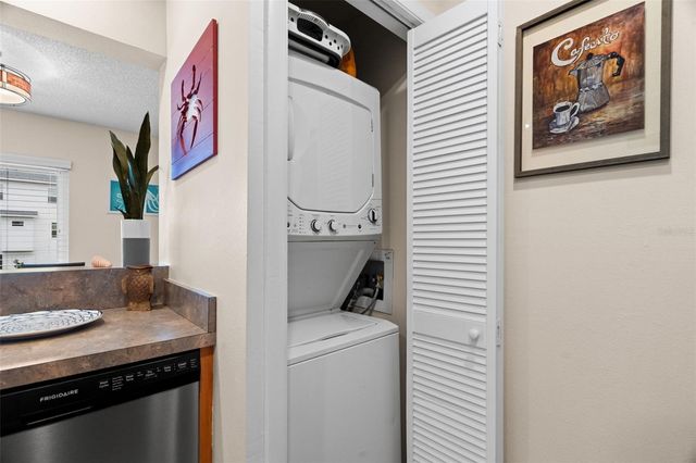 377 MOORINGS COVE DRIVE 9H, Tarpon Springs, FL 34689