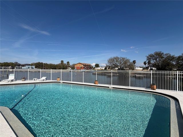377 MOORINGS COVE DRIVE 9H, Tarpon Springs, FL 34689