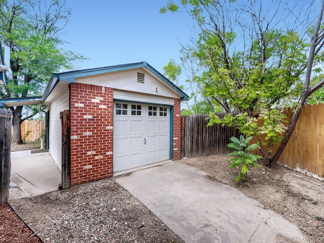 15818 E 8th Circle, Aurora, CO 80011