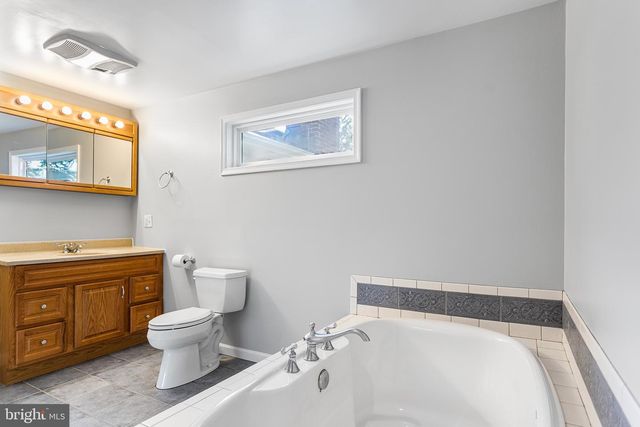 2527 VETERANS DR, Wilmington, DE 19810