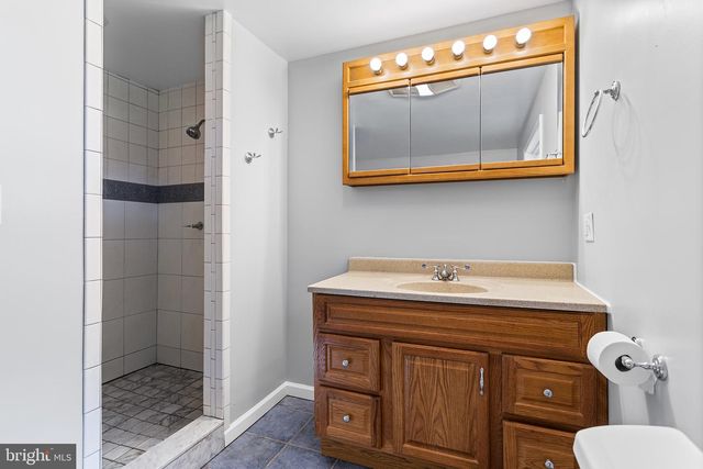 2527 VETERANS DR, Wilmington, DE 19810