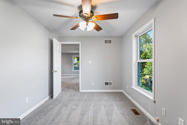 2527 VETERANS DR, Wilmington, DE 19810