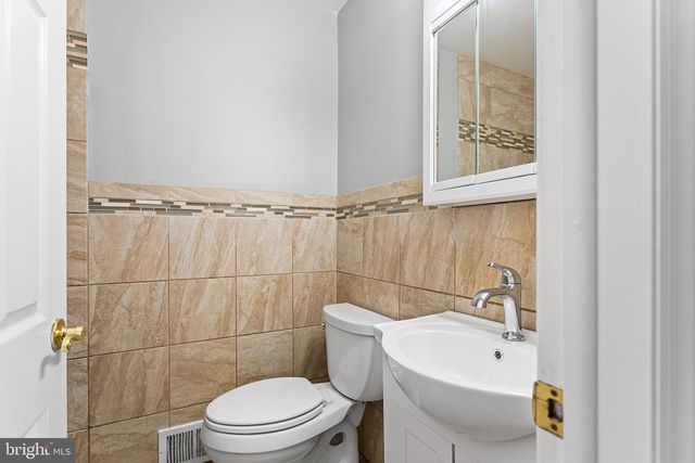 2527 VETERANS DR, Wilmington, DE 19810