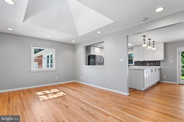 2527 VETERANS DR, Wilmington, DE 19810