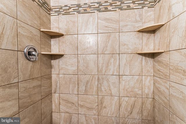 2527 VETERANS DR, Wilmington, DE 19810