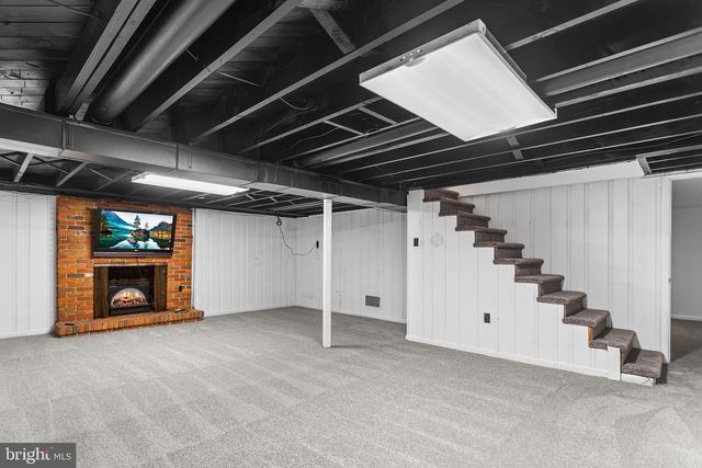 2527 VETERANS DR, Wilmington, DE 19810