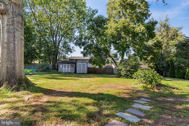 2527 VETERANS DR, Wilmington, DE 19810