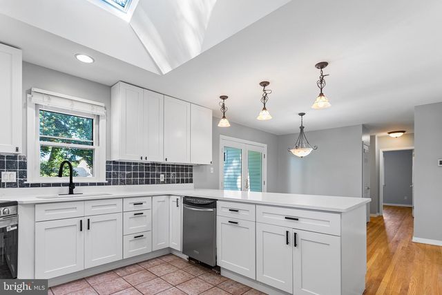 2527 VETERANS DR, Wilmington, DE 19810