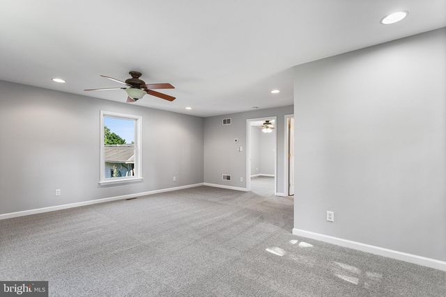 2527 VETERANS DR, Wilmington, DE 19810