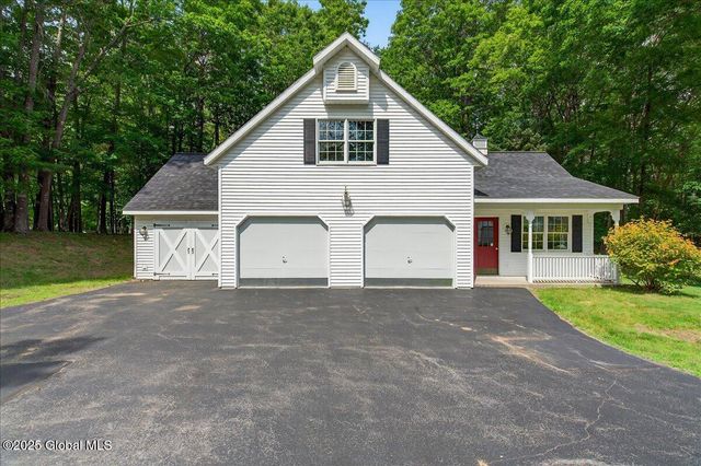 6 Leaward Way, Saratoga Springs, NY 12866