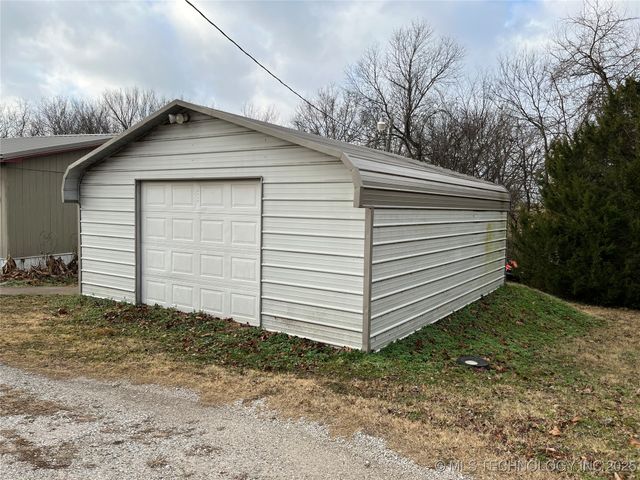 61901 E 288 Road, Grove, OK 74344