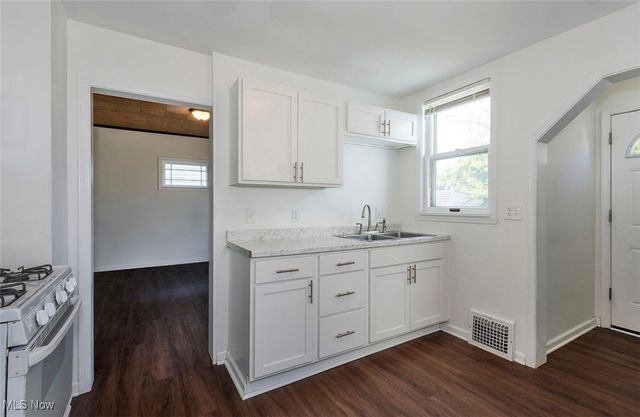 17710 Crestland Road, Cleveland, OH 44119