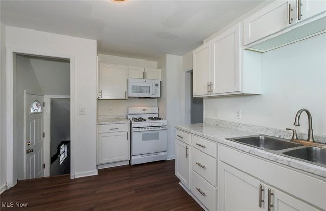 17710 Crestland Road, Cleveland, OH 44119