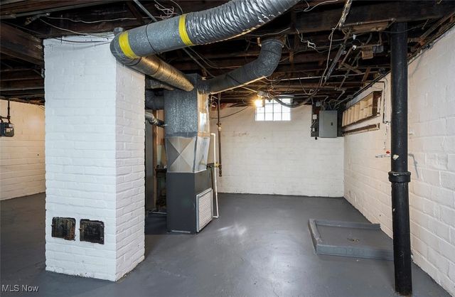 17710 Crestland Road, Cleveland, OH 44119