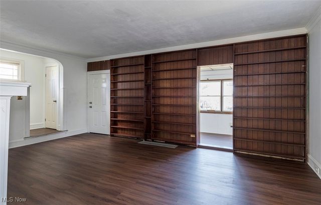 17710 Crestland Road, Cleveland, OH 44119