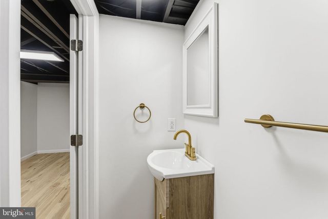 317 STEMMERS RUN RD, Baltimore, MD 21221