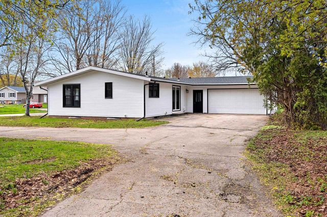 2120 CRANE STREET, Oshkosh, WI 54901