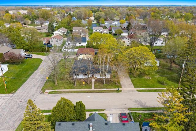 2120 CRANE STREET, Oshkosh, WI 54901