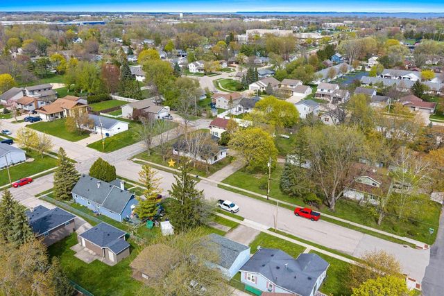 2120 CRANE STREET, Oshkosh, WI 54901