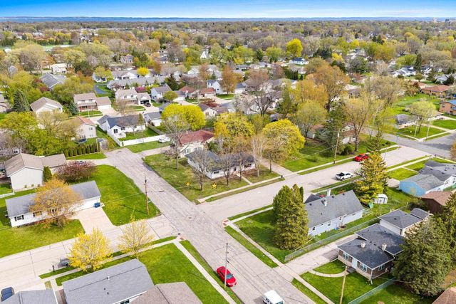 2120 CRANE STREET, Oshkosh, WI 54901