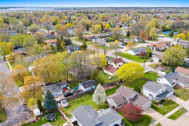 2120 CRANE STREET, Oshkosh, WI 54901