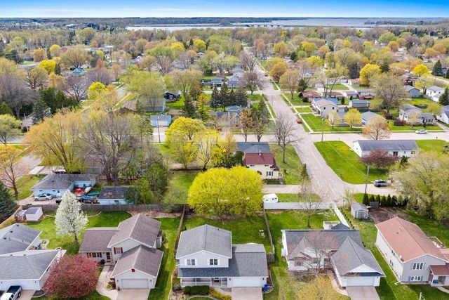 2120 CRANE STREET, Oshkosh, WI 54901