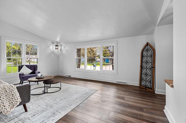 2120 CRANE STREET, Oshkosh, WI 54901