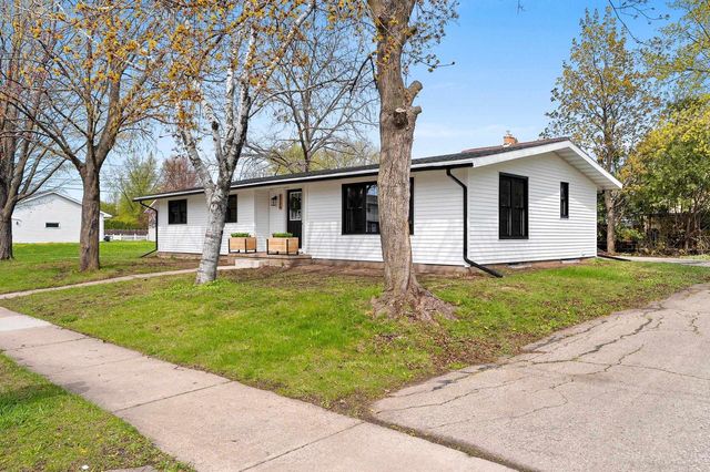 2120 CRANE STREET, Oshkosh, WI 54901