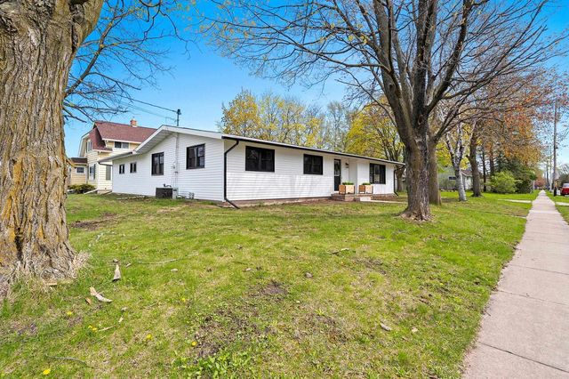 2120 CRANE STREET, Oshkosh, WI 54901