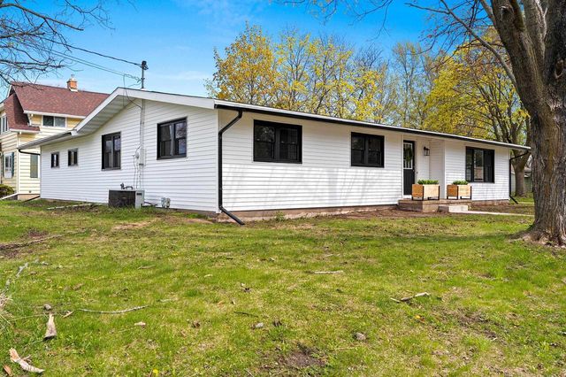 2120 CRANE STREET, Oshkosh, WI 54901