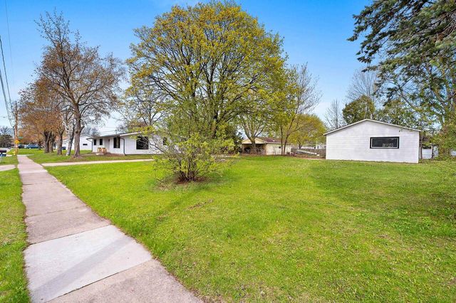 2120 CRANE STREET, Oshkosh, WI 54901