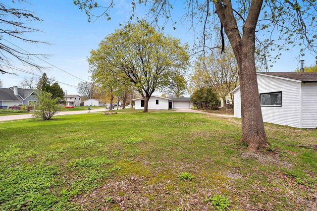2120 CRANE STREET, Oshkosh, WI 54901