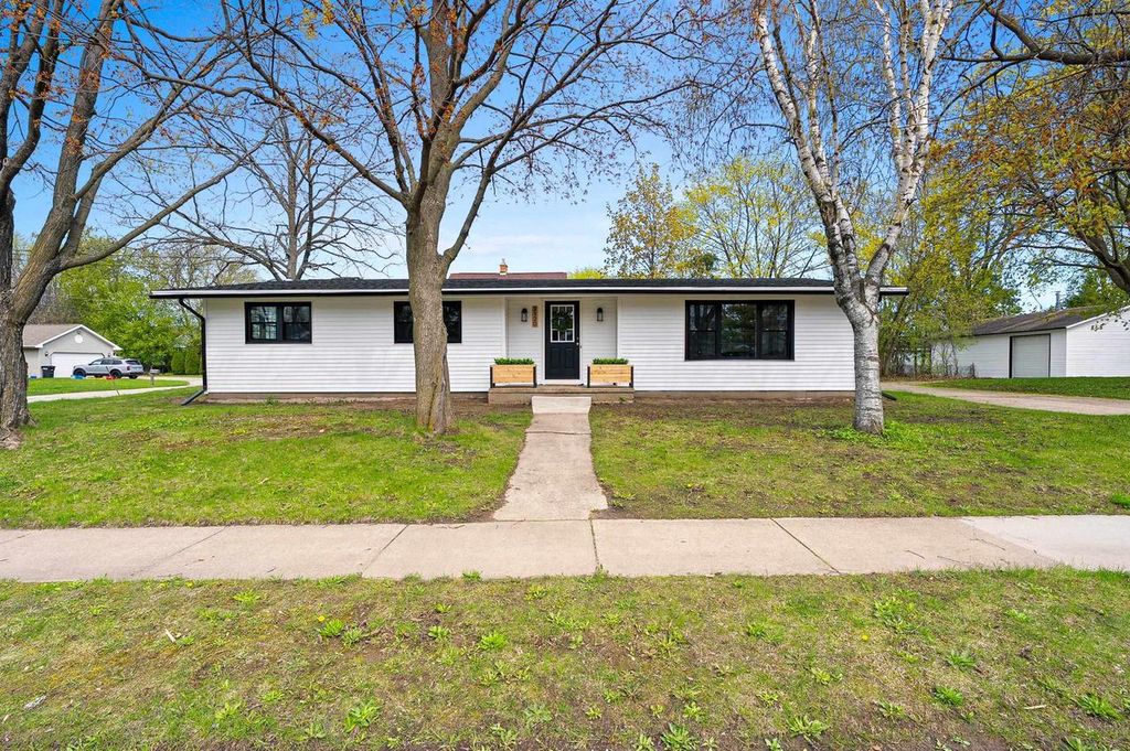 2120 CRANE STREET, Oshkosh, WI 54901