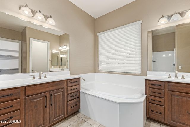 18456 W PARADISE Lane, Surprise, AZ 85388