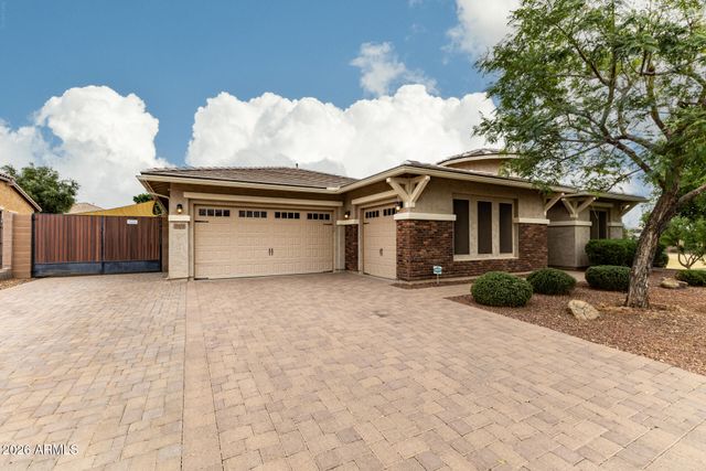 18456 W PARADISE Lane, Surprise, AZ 85388