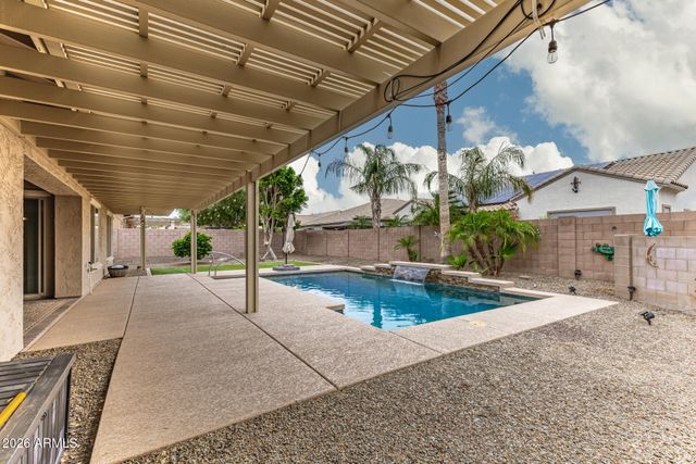 18456 W PARADISE Lane, Surprise, AZ 85388