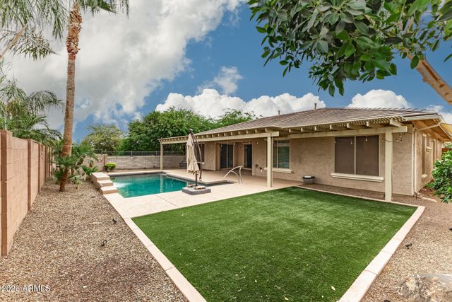 18456 W PARADISE Lane, Surprise, AZ 85388