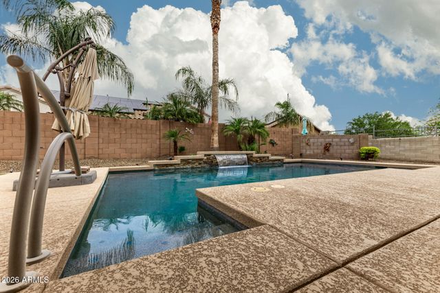 18456 W PARADISE Lane, Surprise, AZ 85388