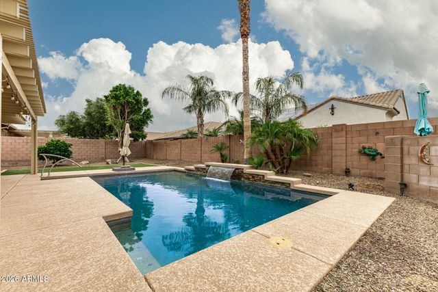 18456 W PARADISE Lane, Surprise, AZ 85388