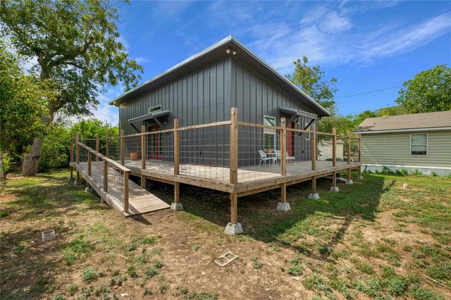 602 Persimmon ST, Lockhart, TX 78644