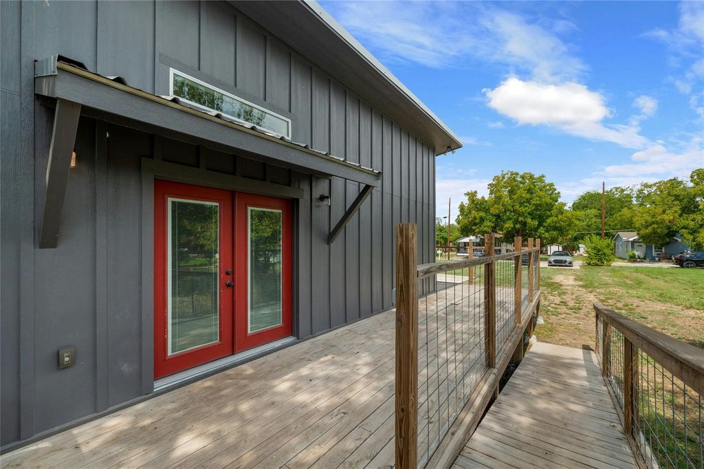 602 Persimmon ST, Lockhart, TX 78644