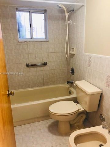 2212 W 74th St 101-28, Hialeah, FL 33016