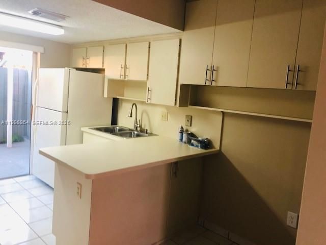 2212 W 74th St 101-28, Hialeah, FL 33016