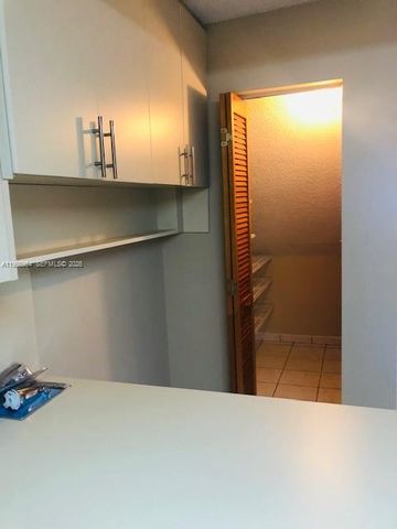 2212 W 74th St 101-28, Hialeah, FL 33016