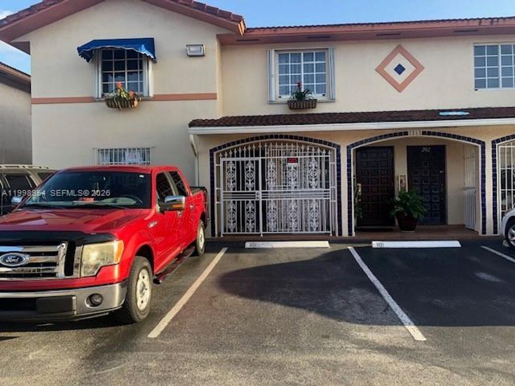 2212 W 74th St 101-28, Hialeah, FL 33016