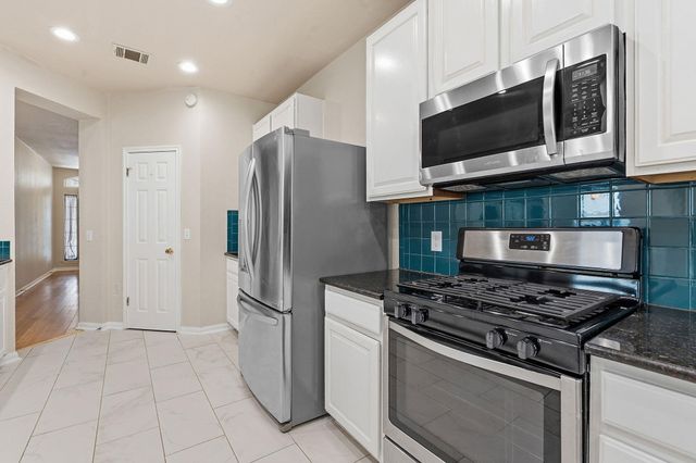 4036 Barlow DR, Round Rock, TX 78681