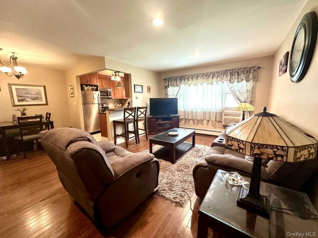 4 Rose Street E1 Building 4, Oceanside, NY 11572 — photo 2