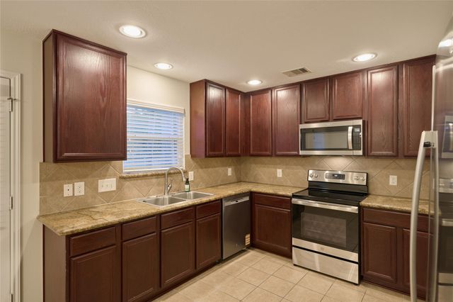 12515 Lake Shore Drive, Montgomery, TX 77356